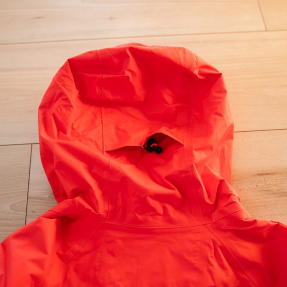 The North Face Hooded Women’s Rain Jacket Size S - Picture 12 of 16